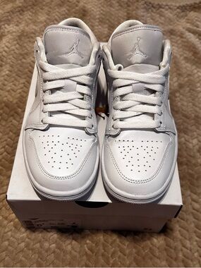 Women’s Air Jordan Low-Top Sneakers in White 6.5